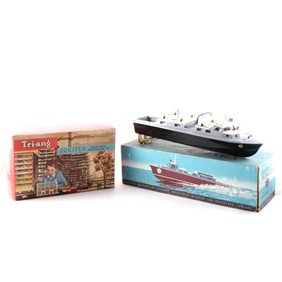 Lot 161 - Tri-ang Spot-In Arkitex set no.B, with loose parts, and a Victory Models Vosper model RAF boat, boxed.