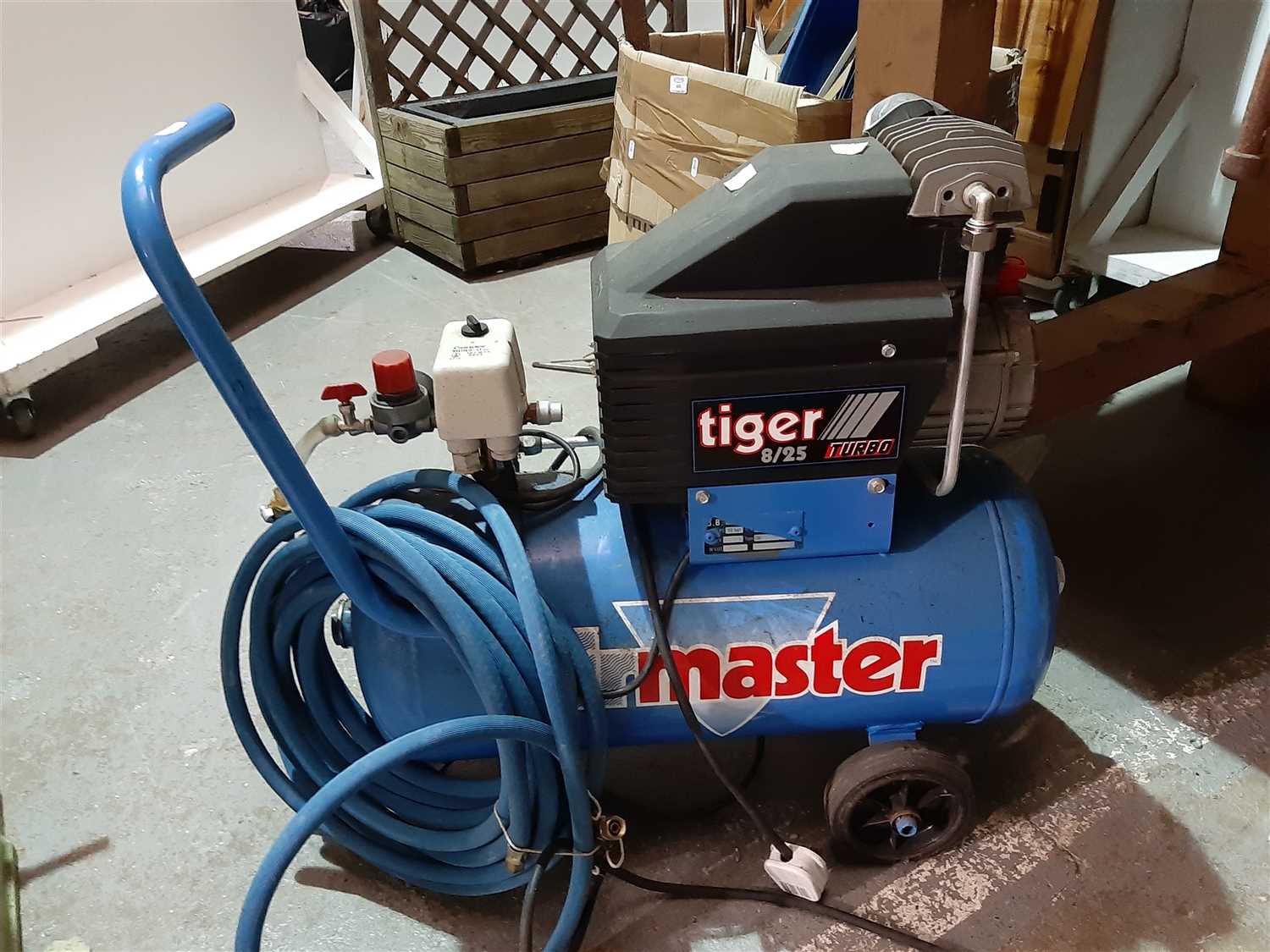 Lot 455 Airmaster Compressor Tiger 825 Turbo 2405