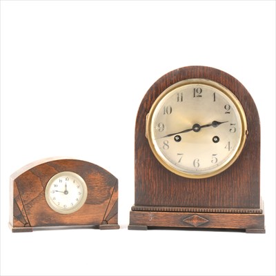 Lot 108 - Two oak cased mantel clocks