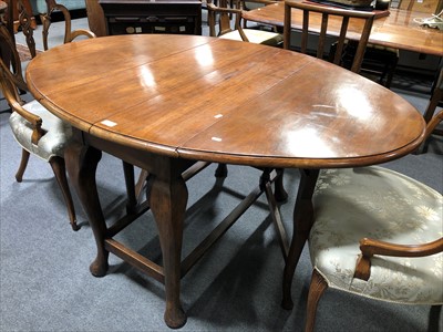 Lot 520 - Walnut gateleg dining table