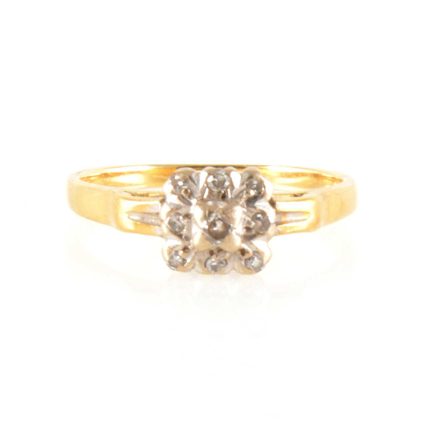 Lot 149 - A square diamond cluster ring.