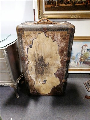 Lot 560 - A vintage cabin trunk, labelled Lamontagne Limited, ...