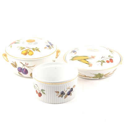 Lot 84 - A Collection of Royal Worcester tableware, Evesham pattern