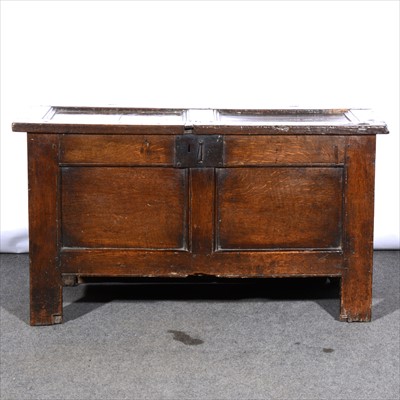 Lot 512 - An oak coffer