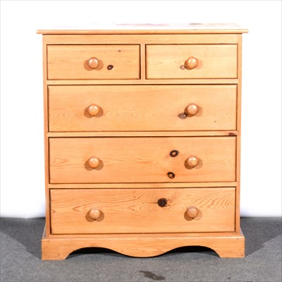 Lot 612 - A modern pine chest of drawers