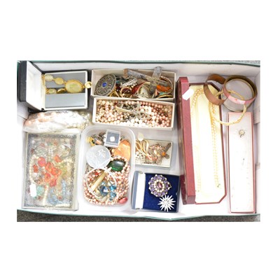 Lot 286 - A quantity of costume jewellery, necklaces, beads, brooches, pendants, bangles.