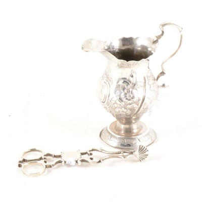 Lot 178 - A Georgian silver cream jug and pair of sugar nips.