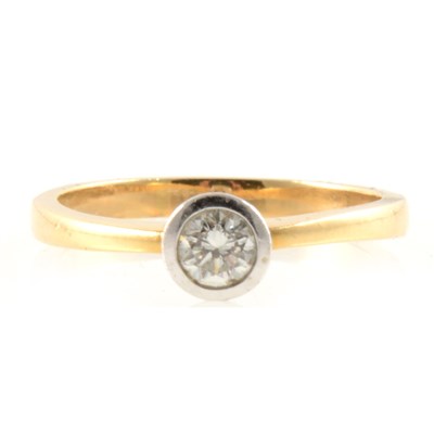 Lot 190 - A diamond solitaire ring.
