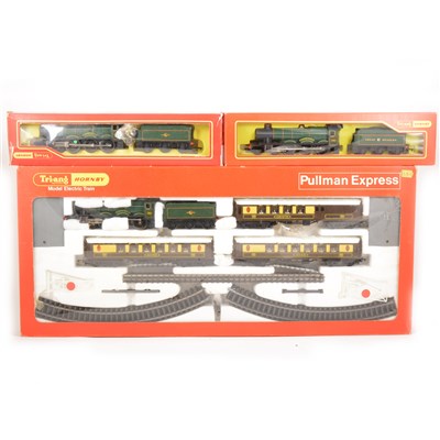 Lot 28 - Hornby / Tri-ang OO gauge model railways RS90 set; Pullman Express and two Hall class locomotives.