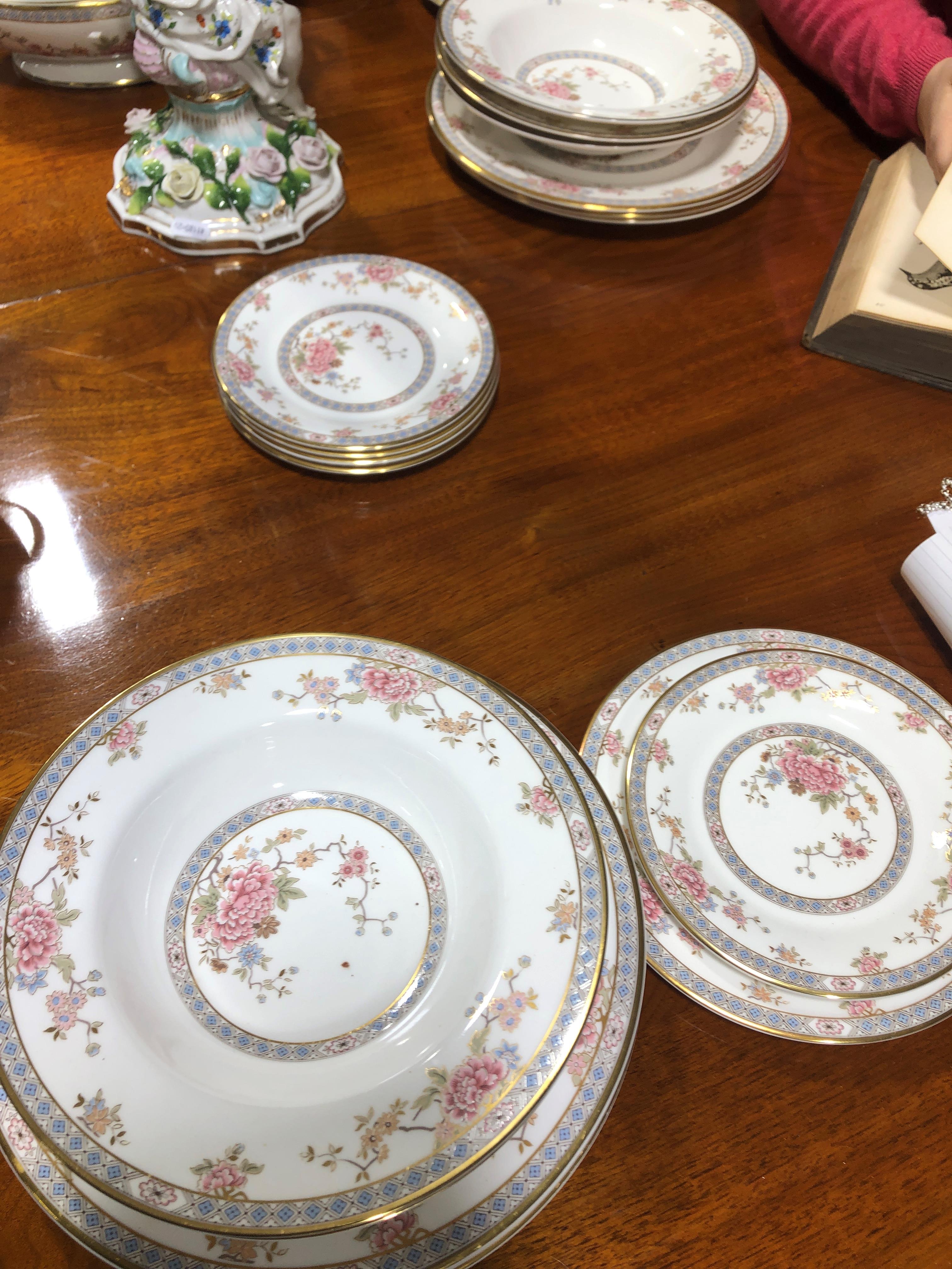 Lot 89 - A Royal Doulton dinner service, Canton