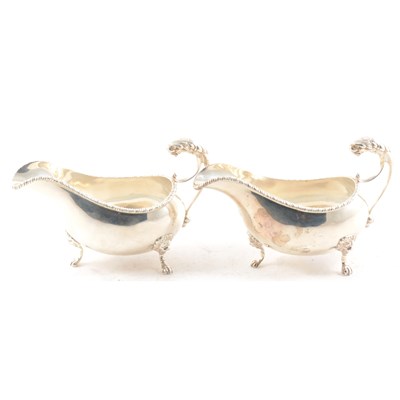 Lot 426 - A pair of George V silver sauce boats