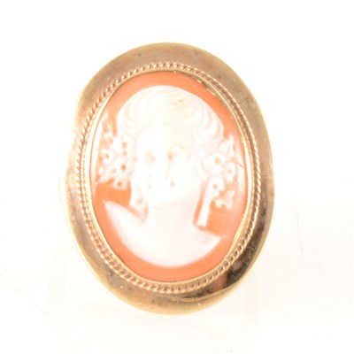 Lot 304 - A modern cameo dress ring.