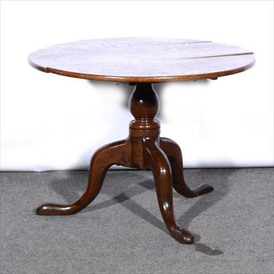 Lot 514 - An oak pedestal table