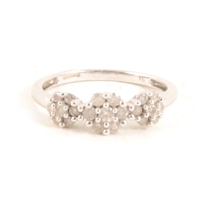 Lot 193 - A diamond triple cluster ring.