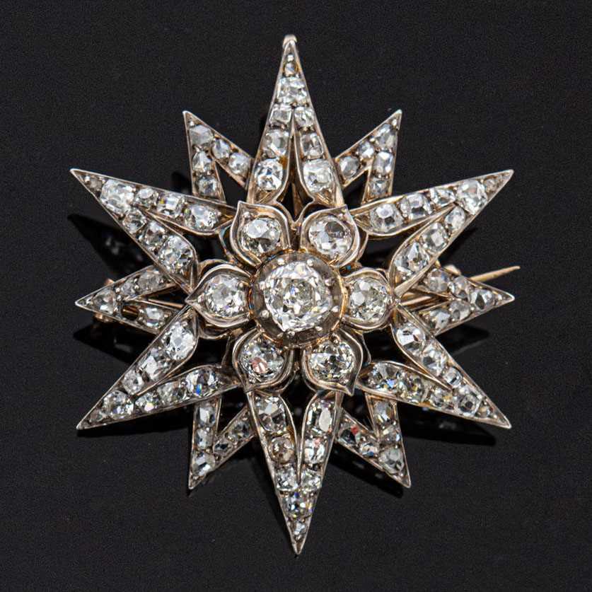Lot 646 - A Victorian diamond twelve ray star