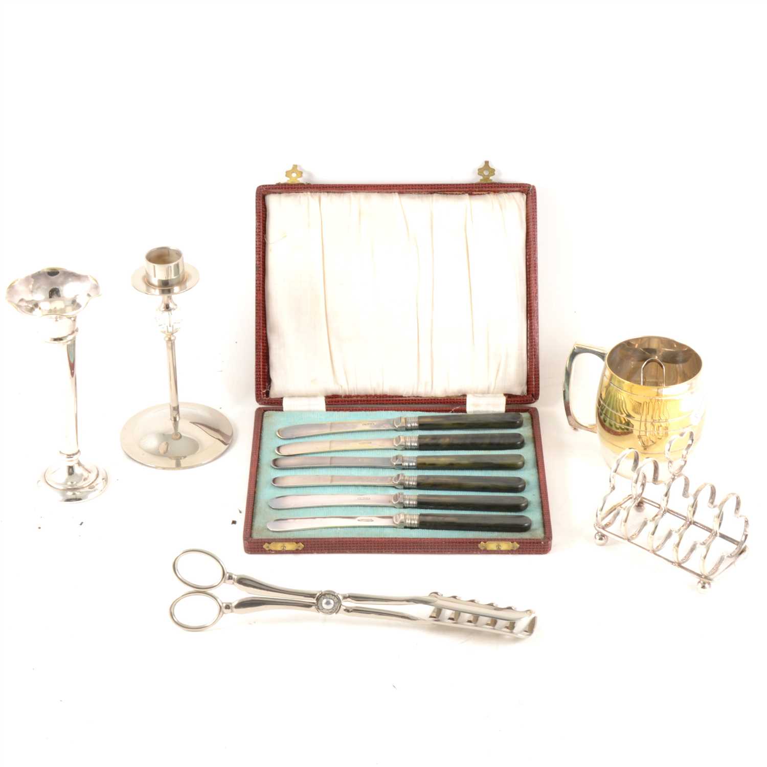 Lot 152 - A quantity of silver and plated wares.