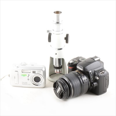Lot 252 - Camera and accessories, modern monocular table microscope