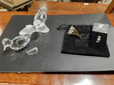 Lot 25 - Swarovski - Eighteen crystal sculptures and two small pieces of jewellery.