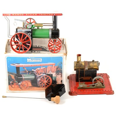 Lot 14 - A Mamod traction engine and stationary steam engine.
