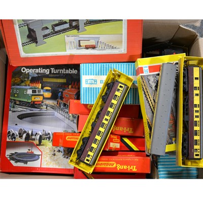 Lot 22 - OO gauge model railways; a collection with six locomotives, coaches and accessories.
