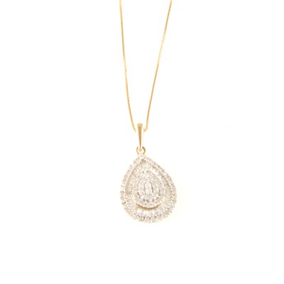 Lot 250 - A pear shaped diamond cluster pendant and chain