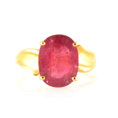 Lot 214 - A ruby dress ring.