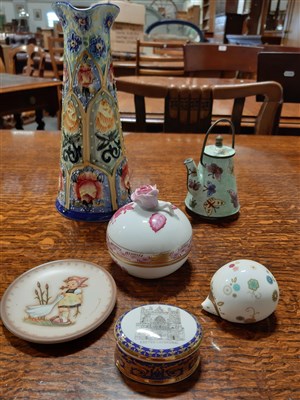 Lot 51 - A quantity of collectable figurines and decorative china