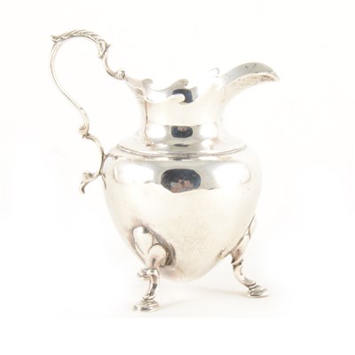 Lot 170 - A Georgian silver milk jug