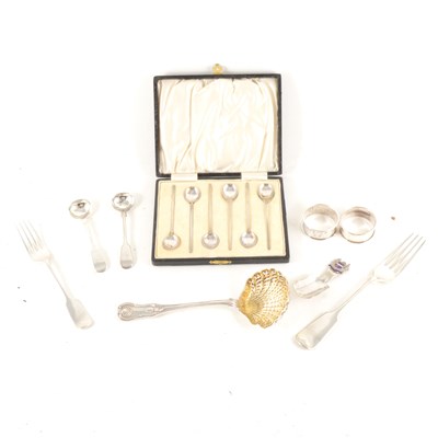 Lot 171 - A quantity of silver and plated flatware, plus three silver napkin rings