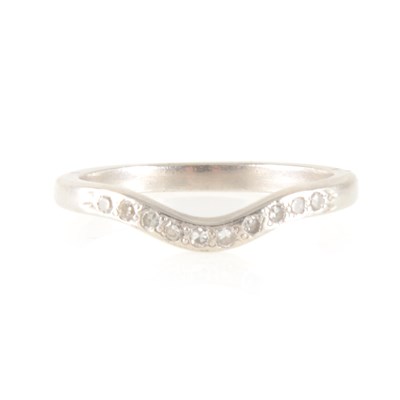 Lot 279 - A diamond eternity/wedding ring.