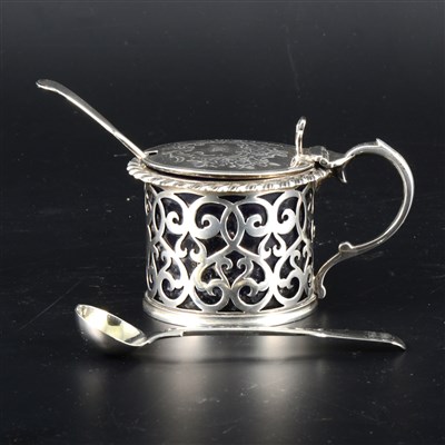 Lot 113 - A Victorian silver drum mustard, by JE, London 1847.