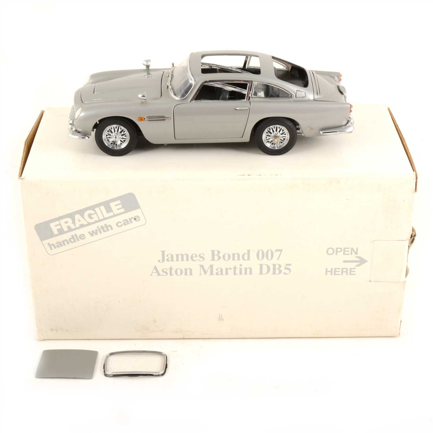 Lot 199 - Danbury Mint James Bond 007 Aston Martin DB5 model, boxed.