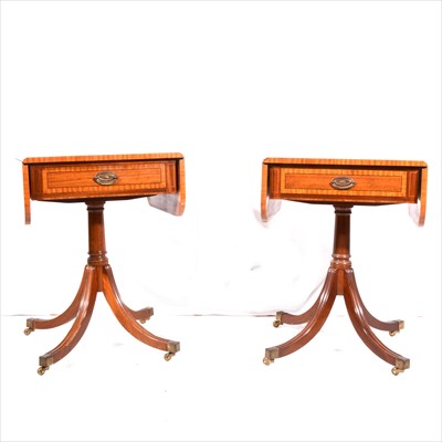 Lot 411 - A pair of reproduction mahogany-finish pedestal tables