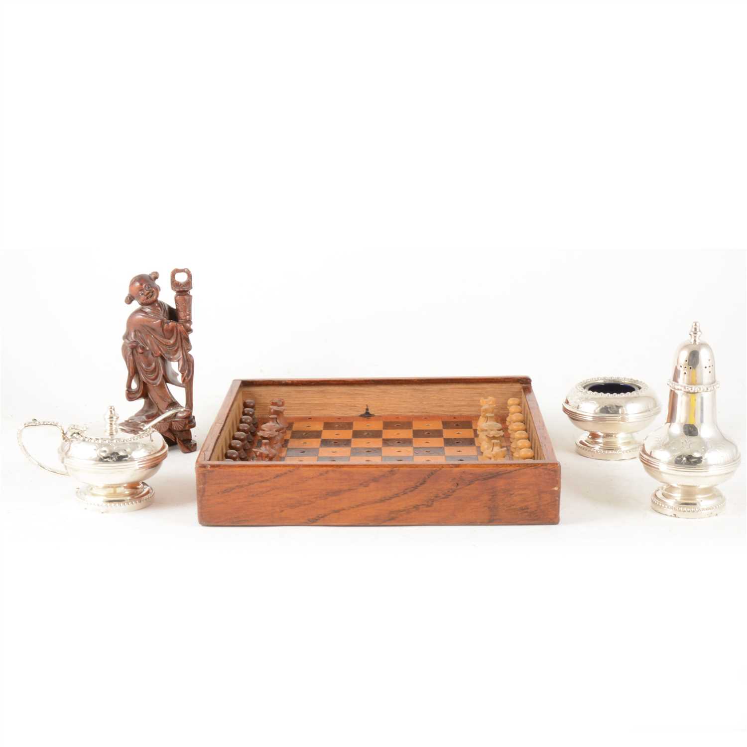 Lot 101 - A travelling chess set; etc.