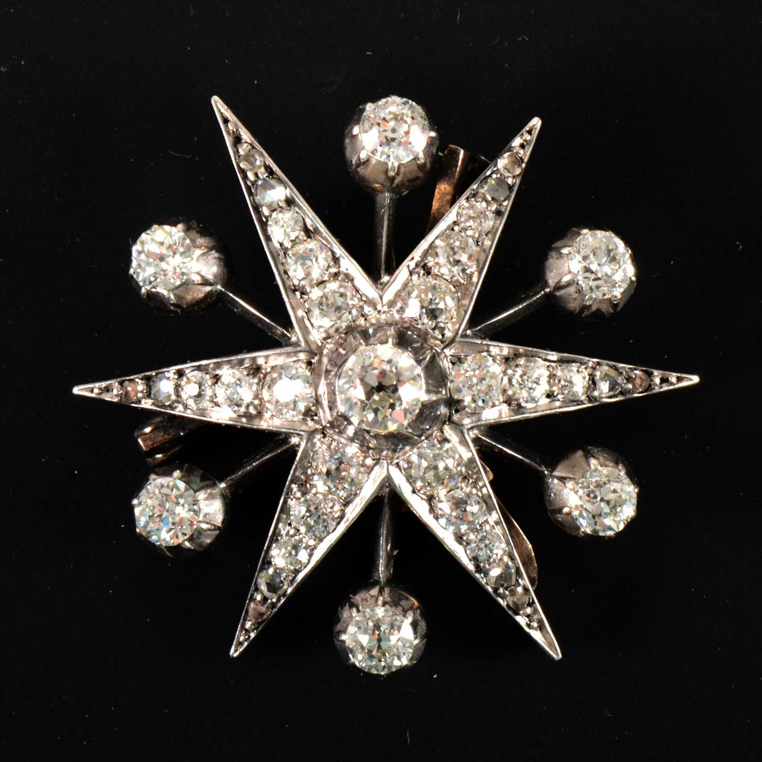 Lot 645 - A Victorian diamond six ray star brooch/pendant