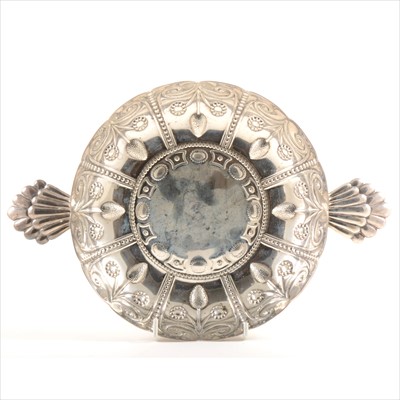 Lot 637 - Charles II style silver porringer, Garrard & Co Ltd, London 1914