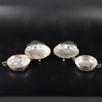 Lot 118 - A pair of silver scallop shell dishes, George Unite & Sons, Birmingham 1900, etc