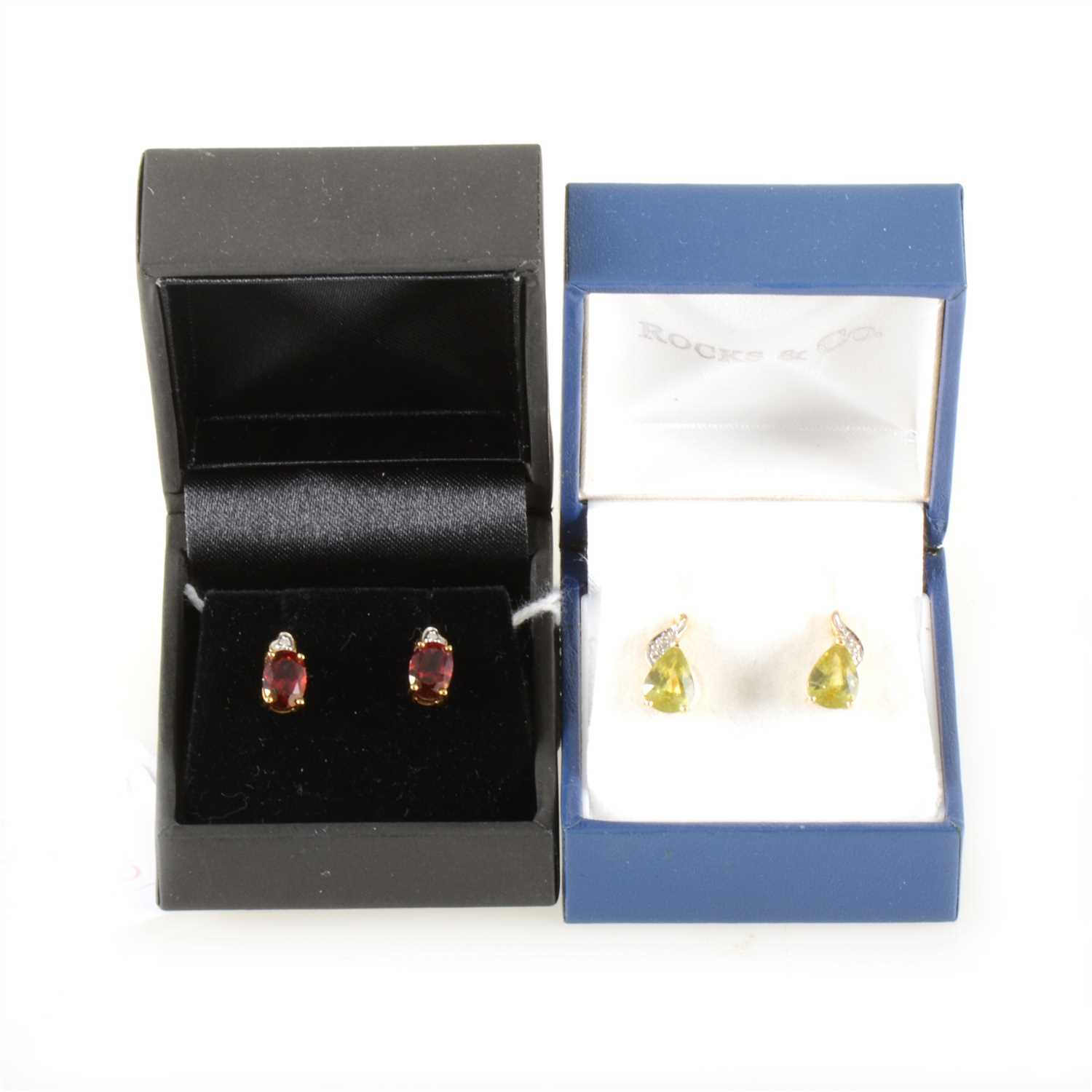 Lot 169 - Two pairs of earrings.