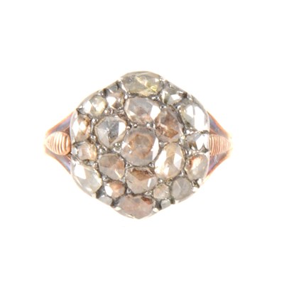 Lot 140 - An old rose cut diamond cluster ring.