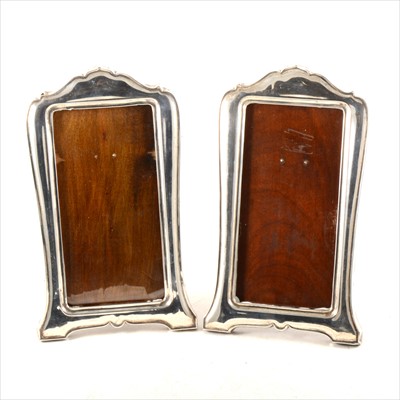 Lot 410 - A pair of silver photograph frames in the Art Deco style