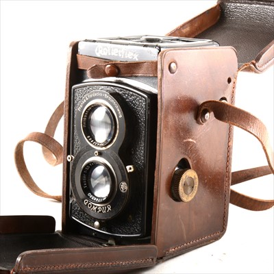 Lot 230 - Rolleiflex twin-lens camera; with Carl Zeiss Jena 1:35 f= 75mm Tessar lens, original leather case.