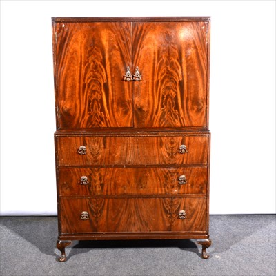 Lot 604 - A five-piece mahogany finish bedroom suite, ...