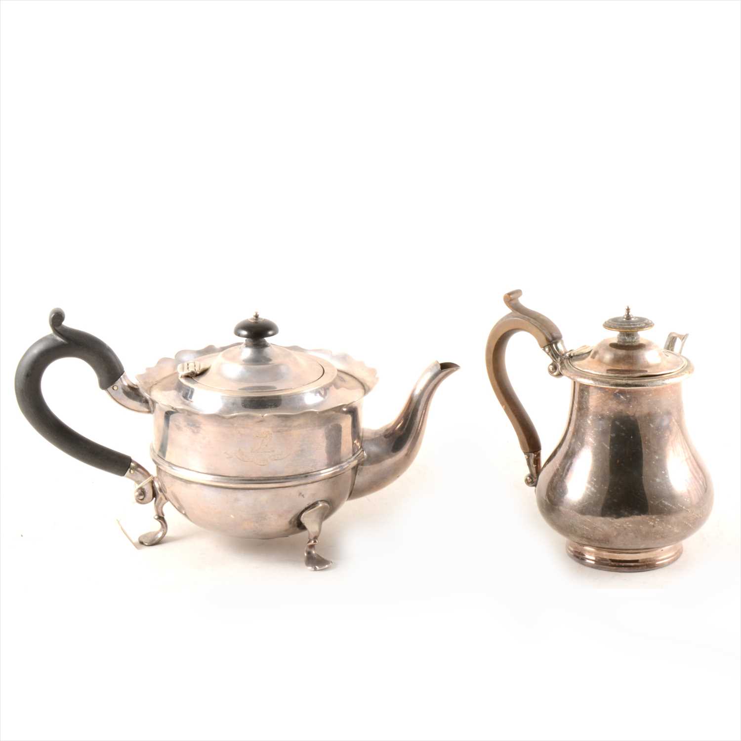 Lot 268 - An Edwardian Scottish silver teapot, Brook & Sons, ...