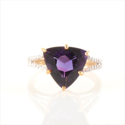 Lot 302 - An amethyst and diamond ring.