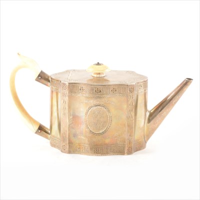 Lot 261 - A George III silver tea pot, London 1782, ...