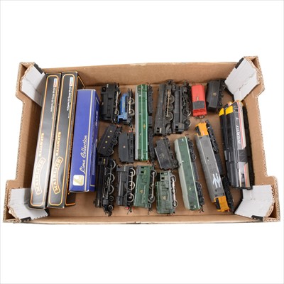 Lot 79 - Sixteen OO gauge model railway locomotives, including examples by Mainline, Lima, Bachmann etc, some loose some boxed.
