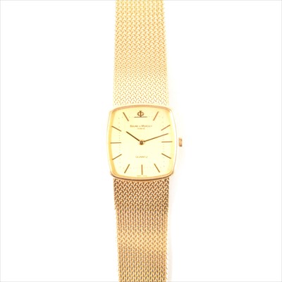 Lot 716A - Baume & Mercier - a gentleman's quartz 18 carat yellow gold bracelet watch.
