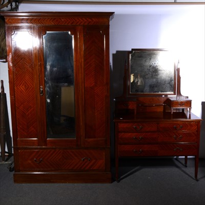 Lot 603 - An Edwardian mahogany two-piece bedroom suite, ...