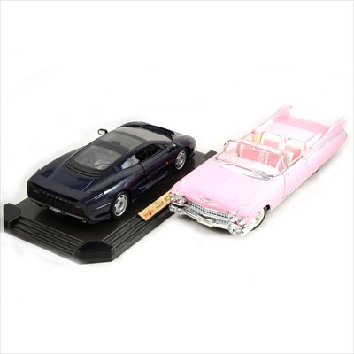 Lot 195 - Two large scale Maisto models, Pink Cadillac, other modern diecast models.
