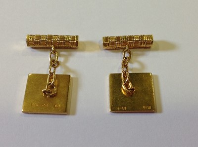 Lot 135 - A pair of 18 carat yellow gold square chain link cufflinks.